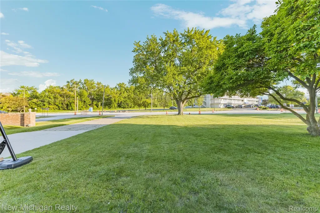 8359 Chicago Road Warren City MI 48093