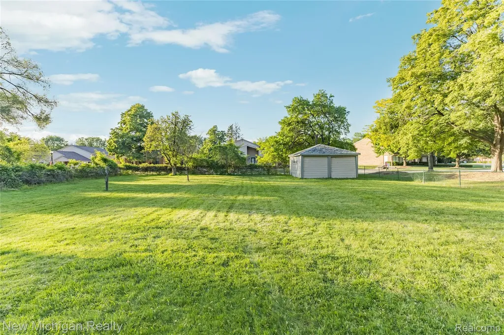 8359 Chicago Road Warren City MI 48093