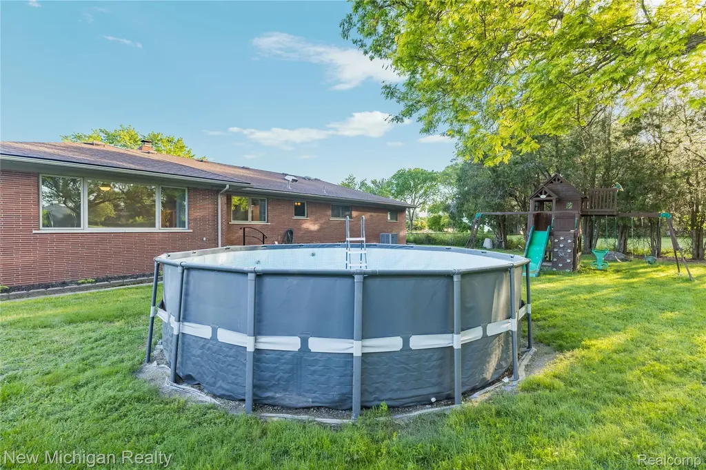 8359 Chicago Road Warren City MI 48093