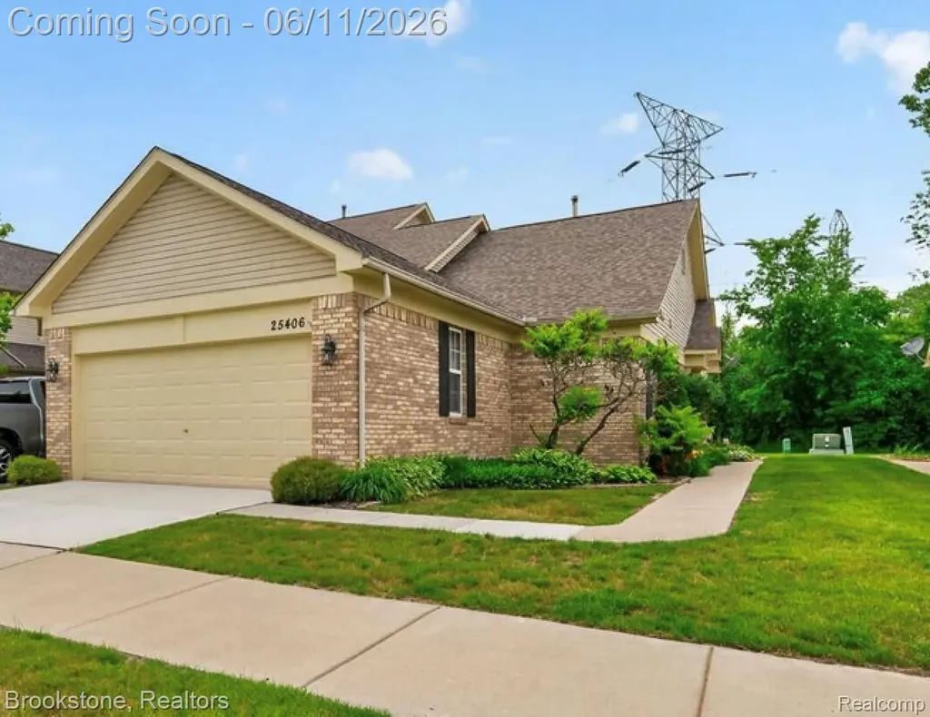 25406 Willowbrook Court Huron Charter Township MI 48134