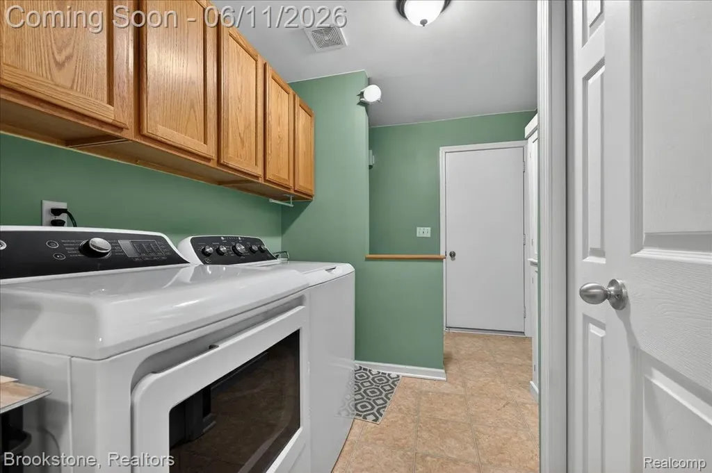 25406 Willowbrook Court Huron Charter Township MI 48134