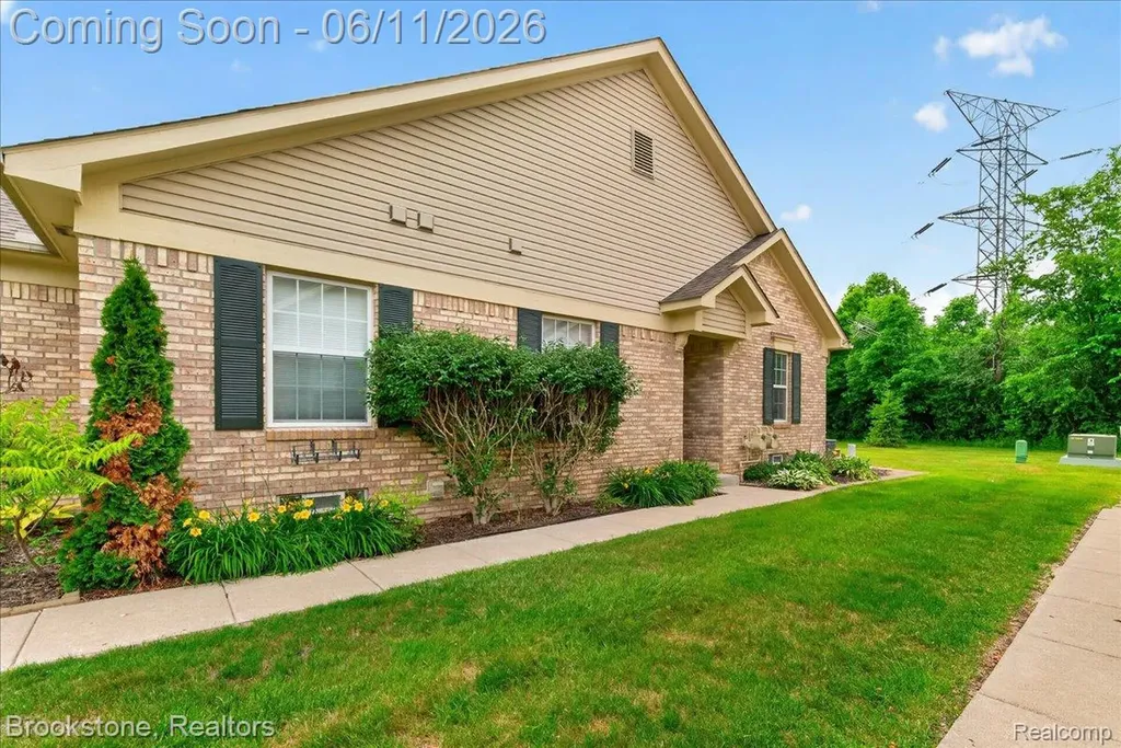 25406 Willowbrook Court Huron Charter Township MI 48134