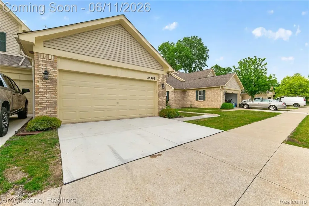 25406 Willowbrook Court Huron Charter Township MI 48134