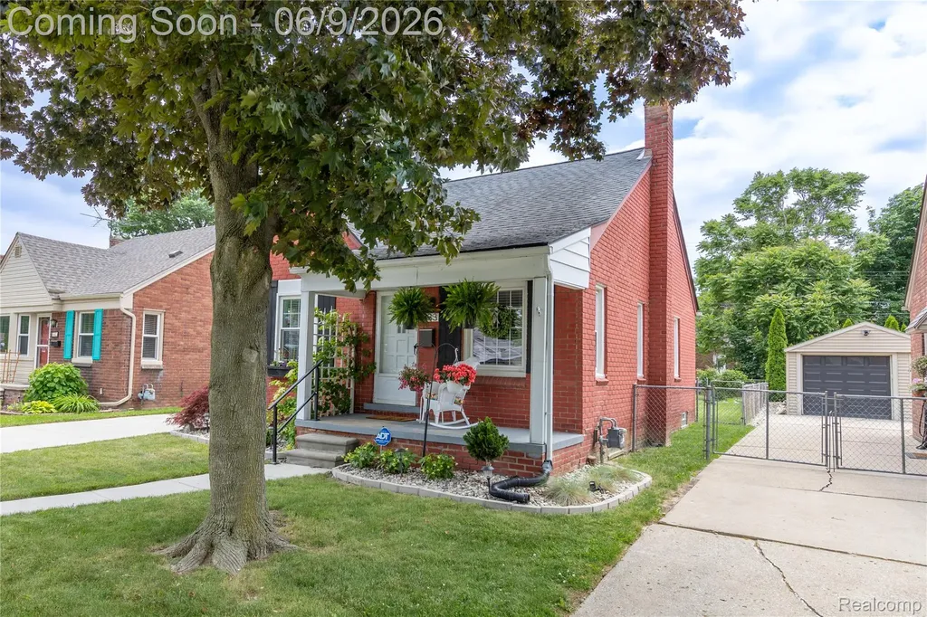 1833 Vinewood Street Wyandotte City MI 48192