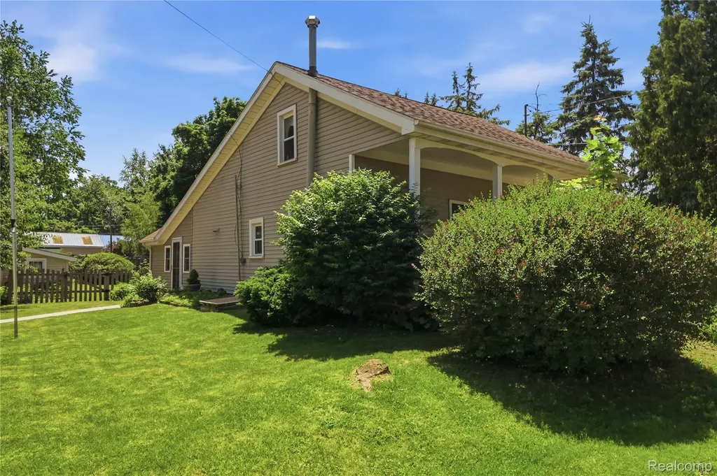 208 Flushing Street Gaines Township MI 48436