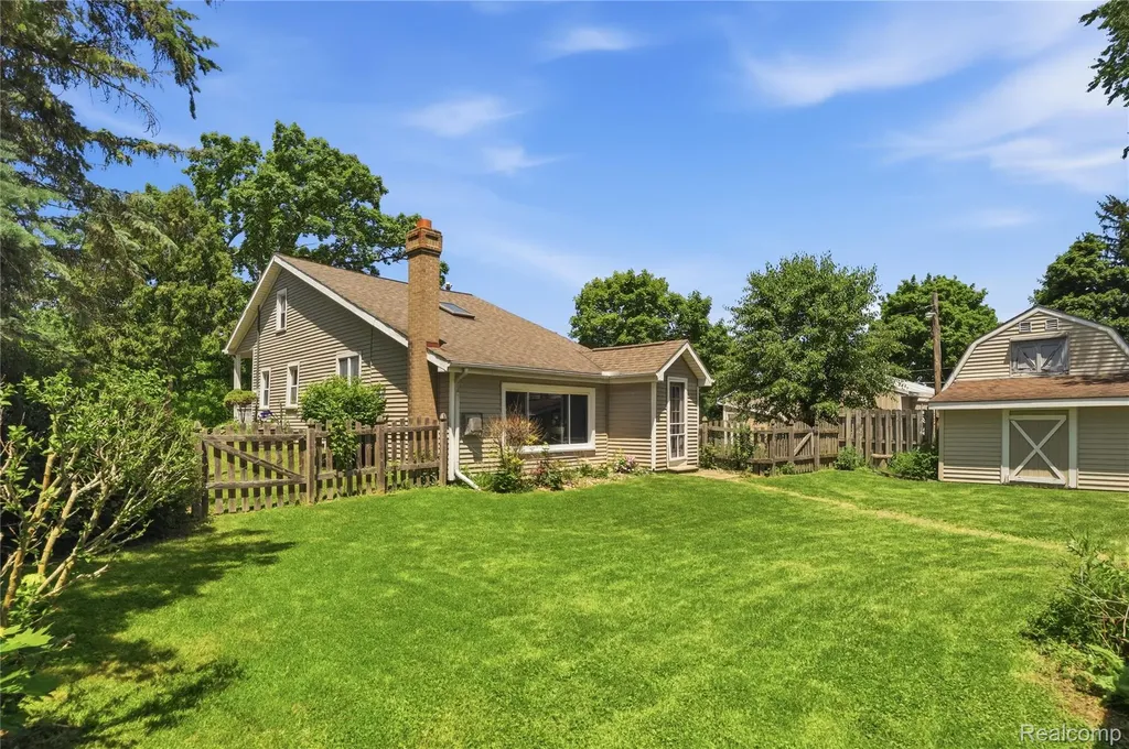 208 Flushing Street Gaines Township MI 48436