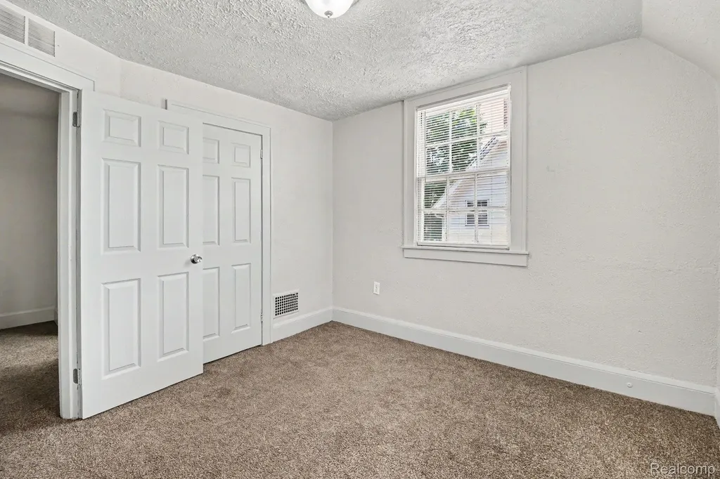 680 N Perry Street Pontiac City MI 48342