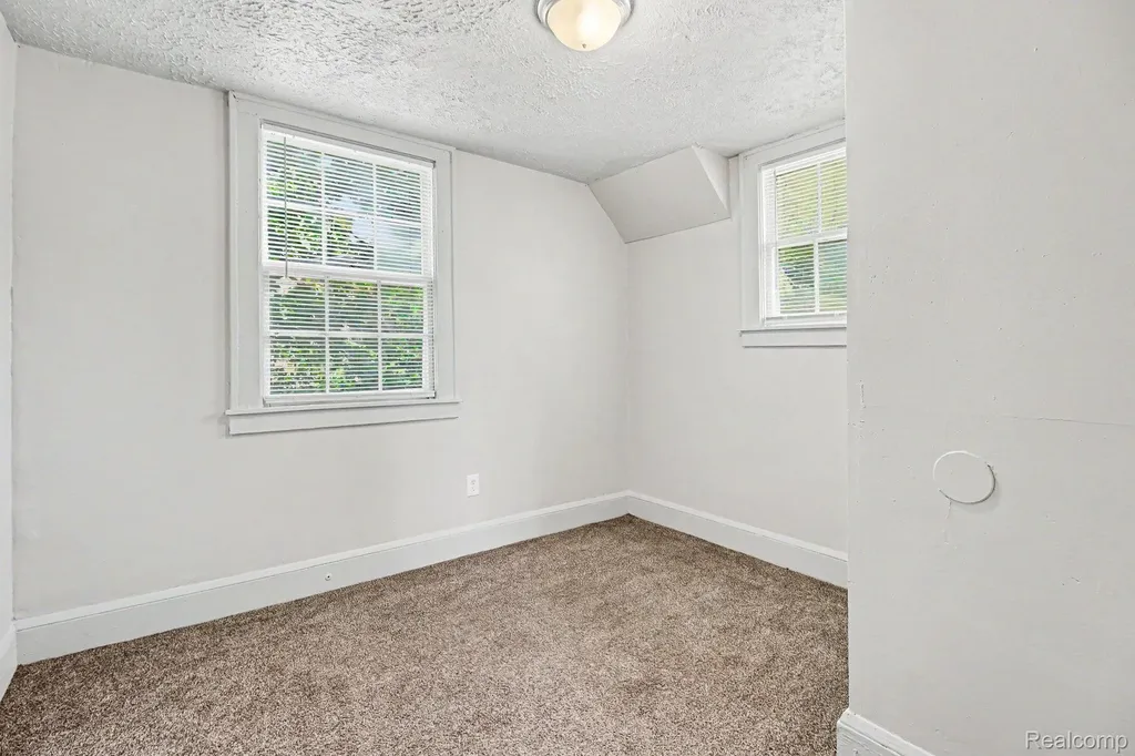 680 N Perry Street Pontiac City MI 48342
