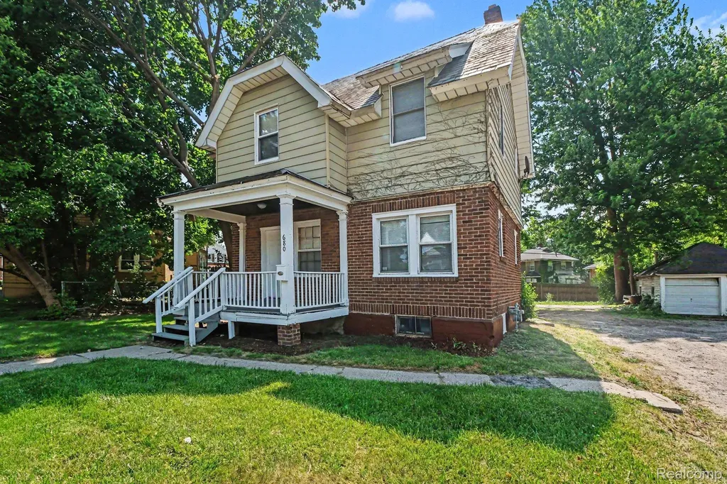 680 N Perry Street Pontiac City MI 48342