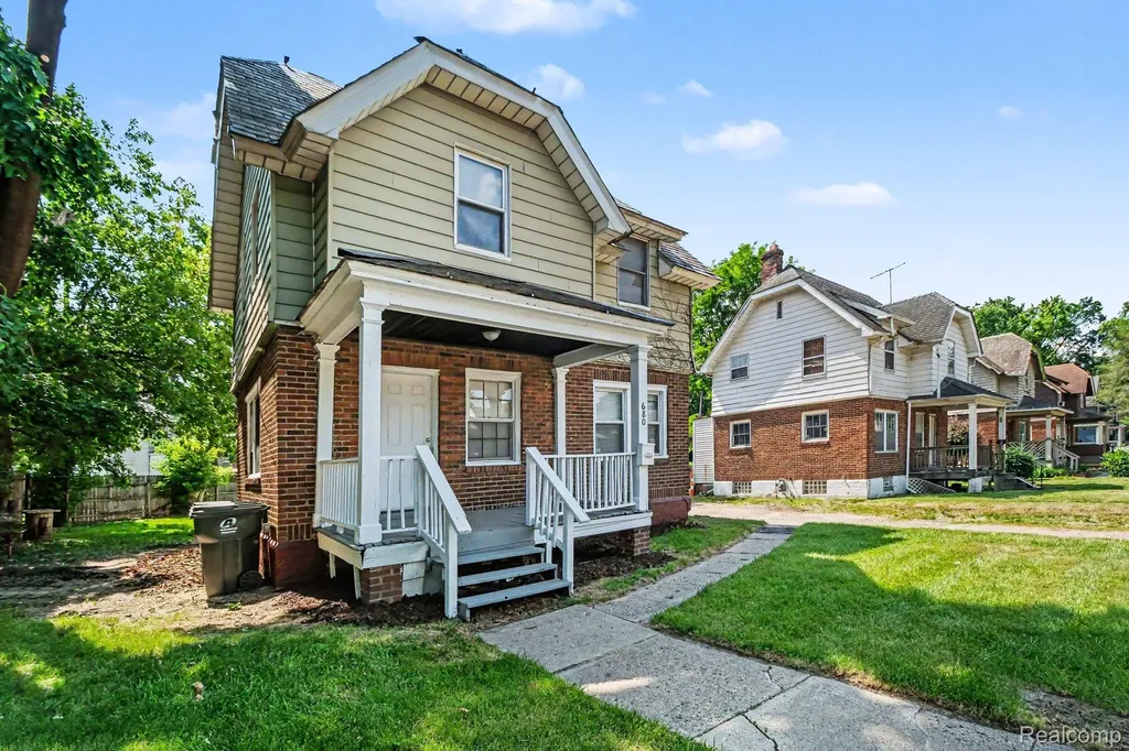 680 N Perry Street Pontiac City MI 48342