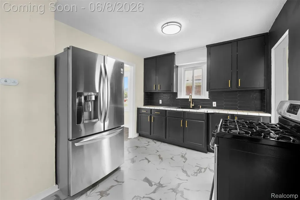 28075 Annapolis Road Westland City MI 48186