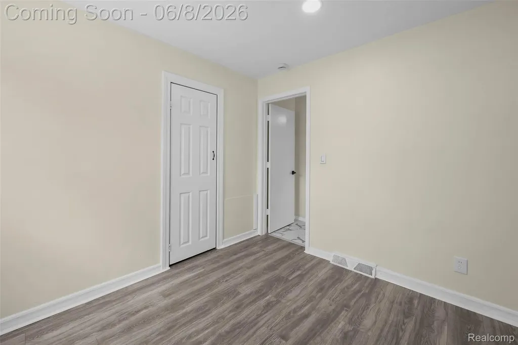 28075 Annapolis Road Westland City MI 48186
