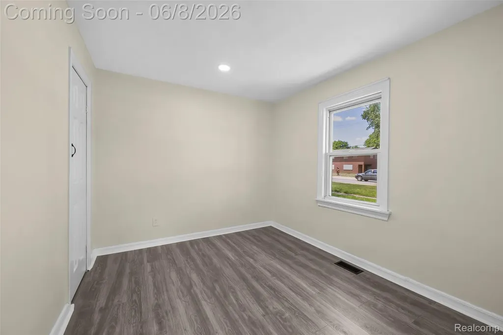 28075 Annapolis Road Westland City MI 48186