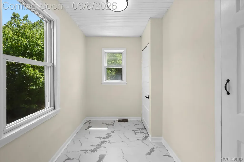 28075 Annapolis Road Westland City MI 48186