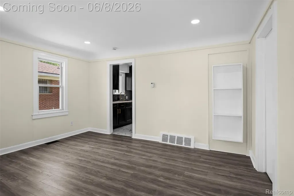 28075 Annapolis Road Westland City MI 48186