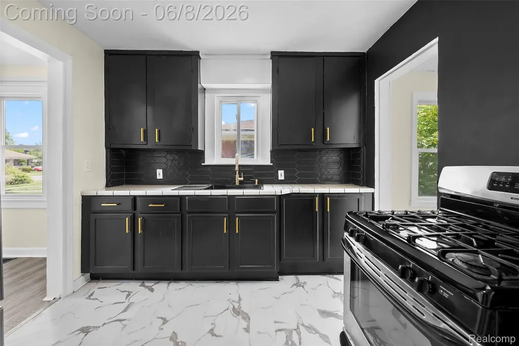28075 Annapolis Road Westland City MI 48186