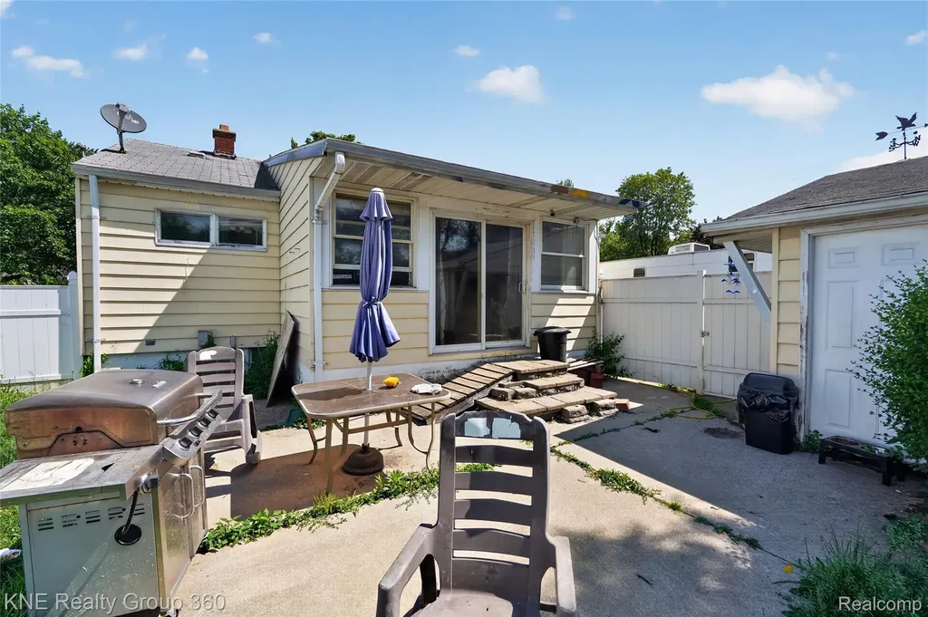 3842 Beechwood Avenue Flint City MI 48506