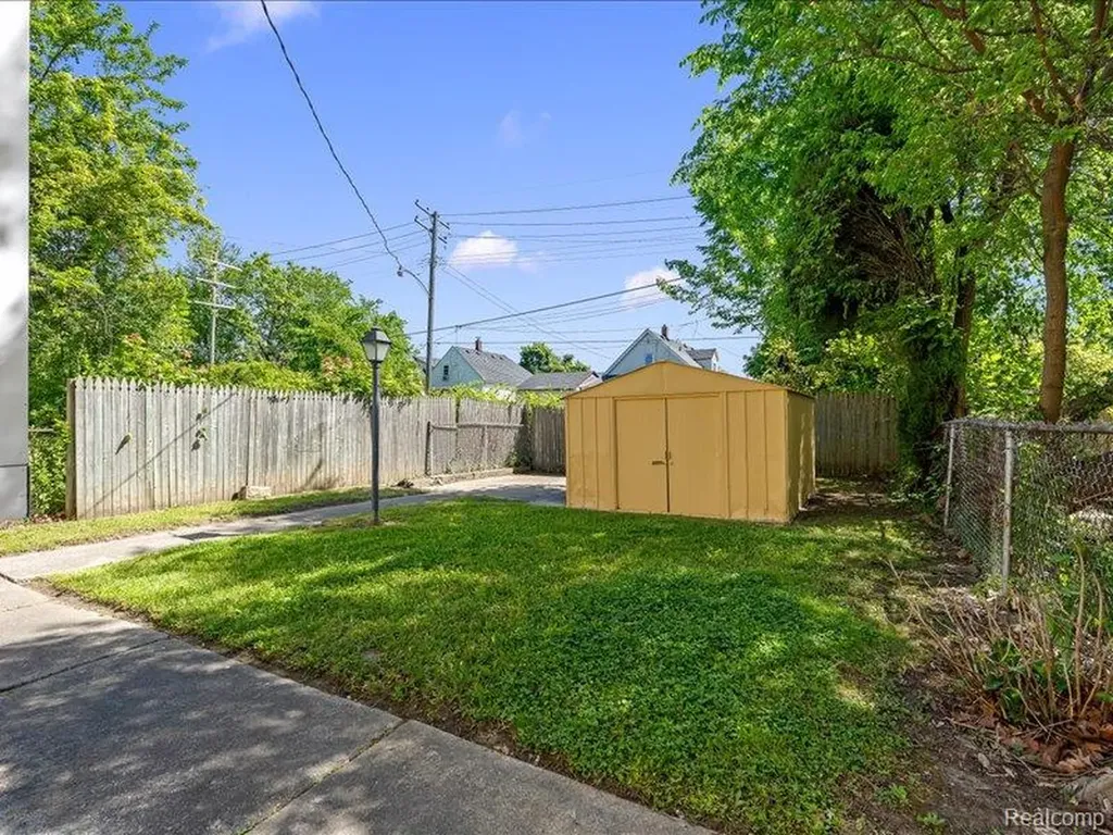 4498 Fischer Street Detroit City MI 48214