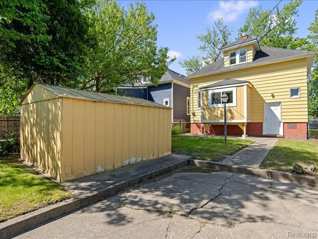 4498 Fischer Street Detroit City MI 48214