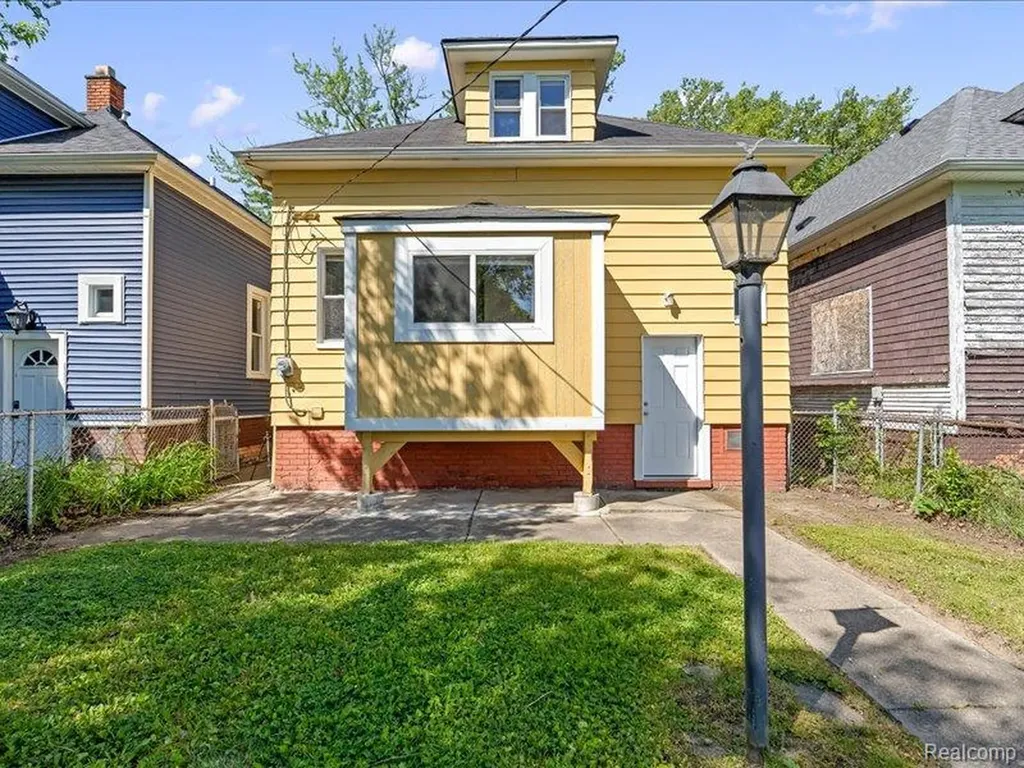 4498 Fischer Street Detroit City MI 48214