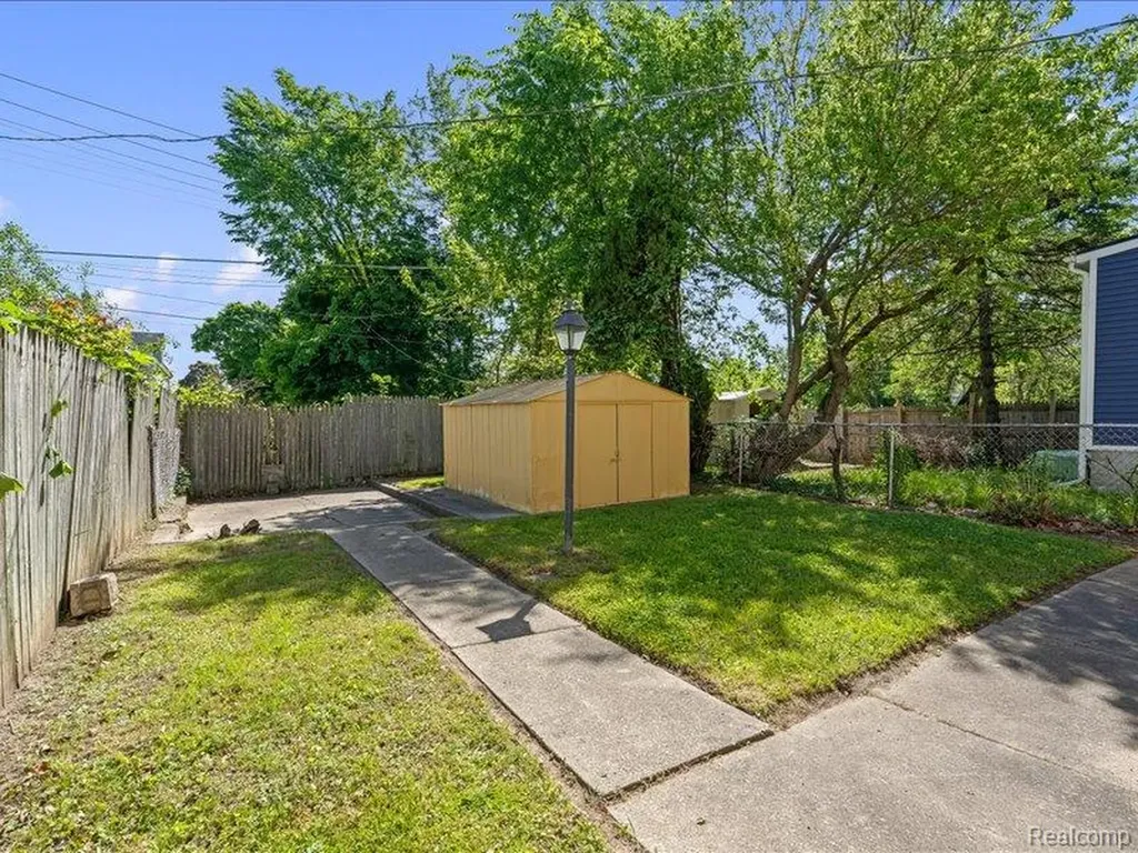 4498 Fischer Street Detroit City MI 48214