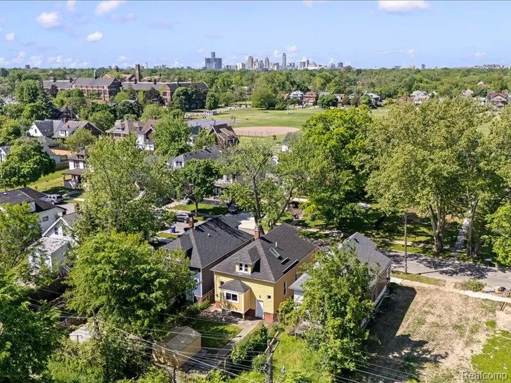 4498 Fischer Street Detroit City MI 48214