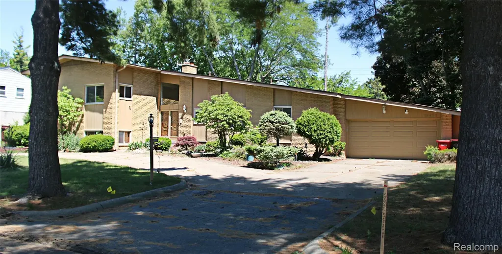 19412 Starlane Street Southfield City MI 48075