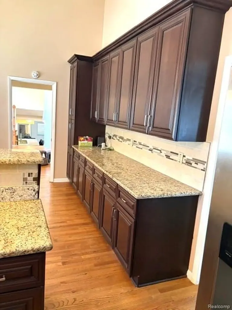 19412 Starlane Street Southfield City MI 48075