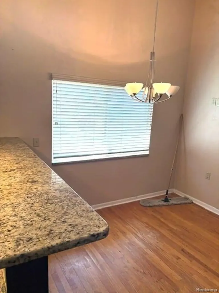 19412 Starlane Street Southfield City MI 48075