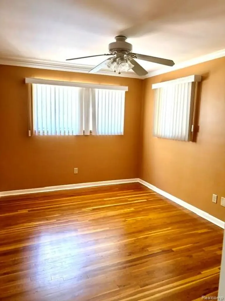 19412 Starlane Street Southfield City MI 48075