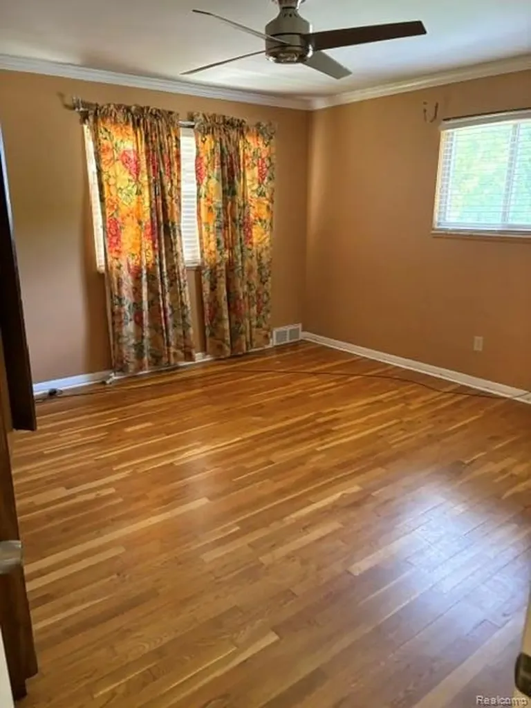 19412 Starlane Street Southfield City MI 48075