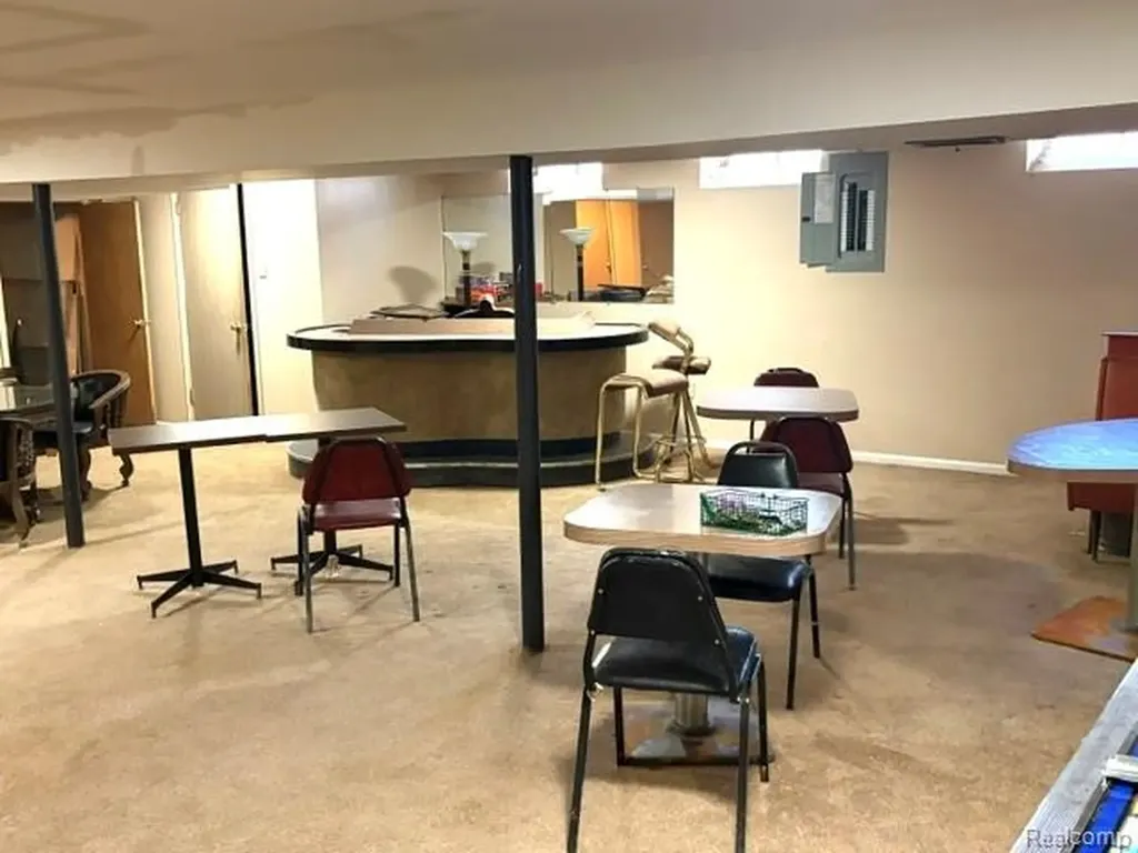 19412 Starlane Street Southfield City MI 48075