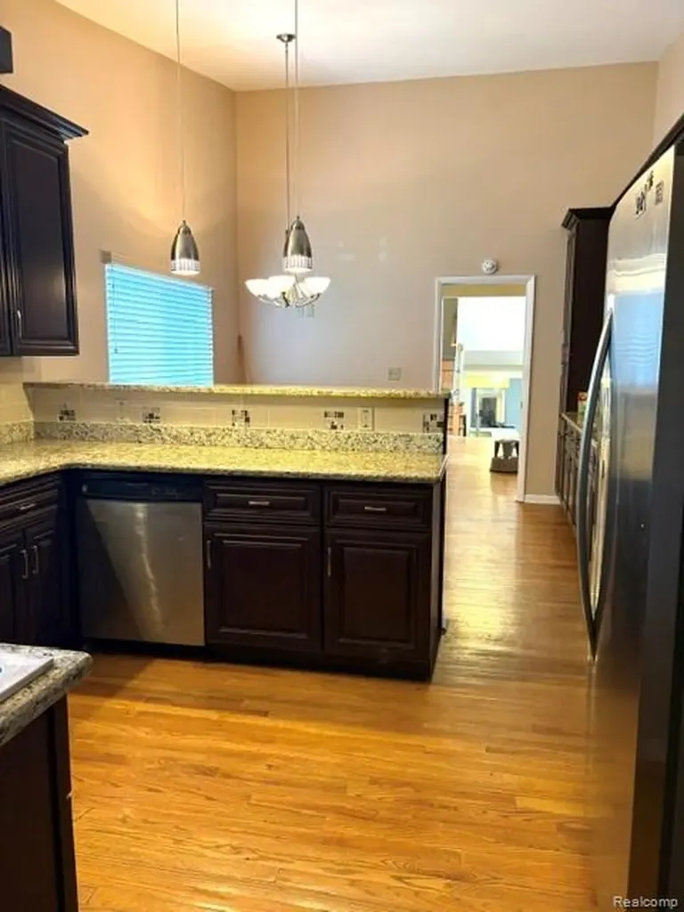 19412 Starlane Street Southfield City MI 48075