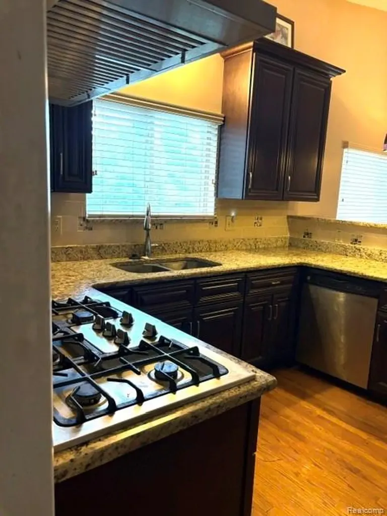 19412 Starlane Street Southfield City MI 48075