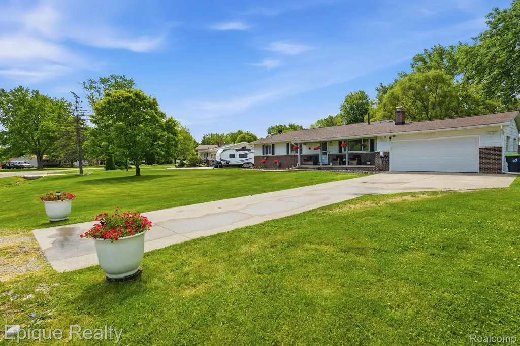 48132 Pheasant Street Chesterfield Township MI 48047