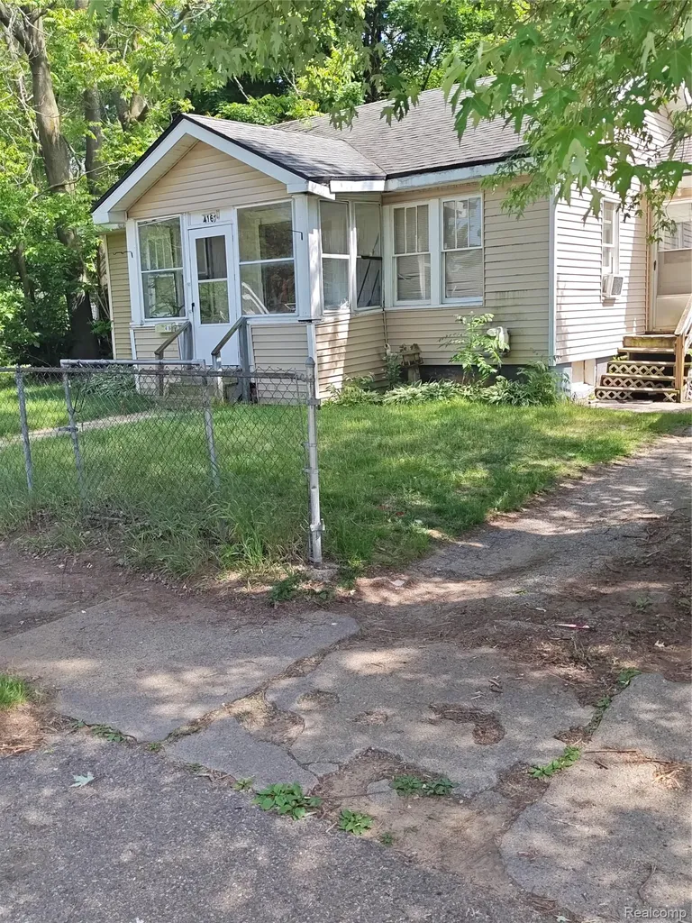416 Dell Avenue Flint City MI 48507