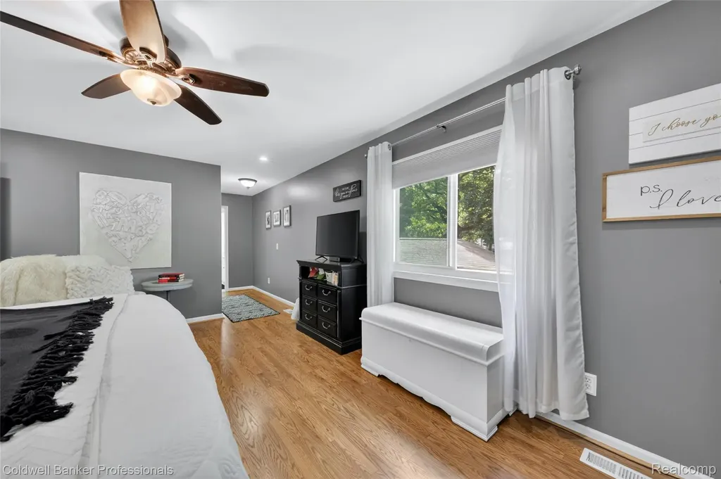 3580 Overton Street Waterford Charter Township MI 48328