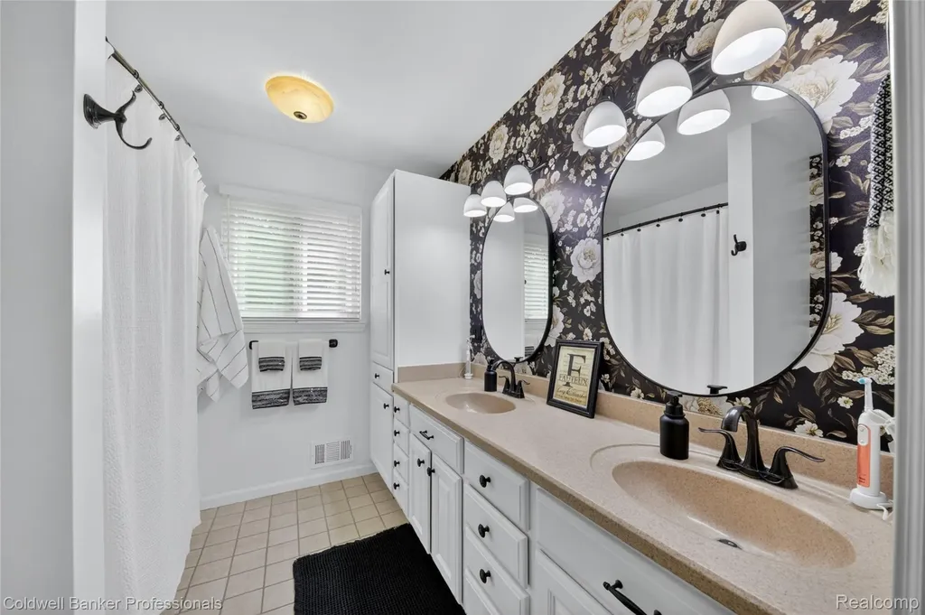 3580 Overton Street Waterford Charter Township MI 48328