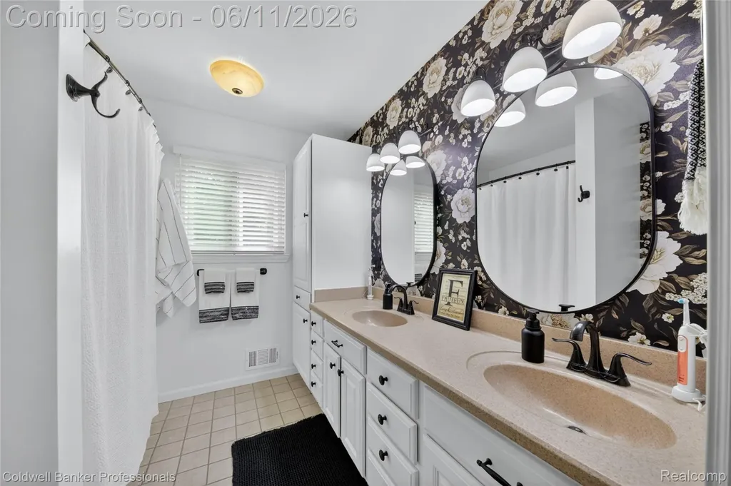 3580 Overton Street Waterford Charter Township MI 48328