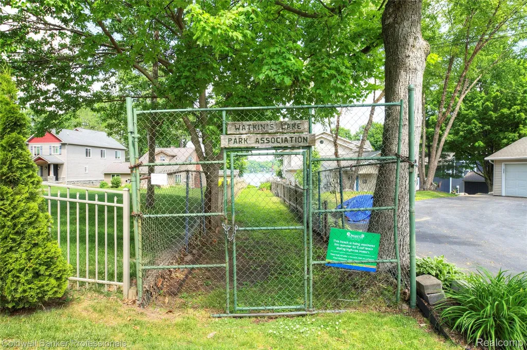 3580 Overton Street Waterford Charter Township MI 48328