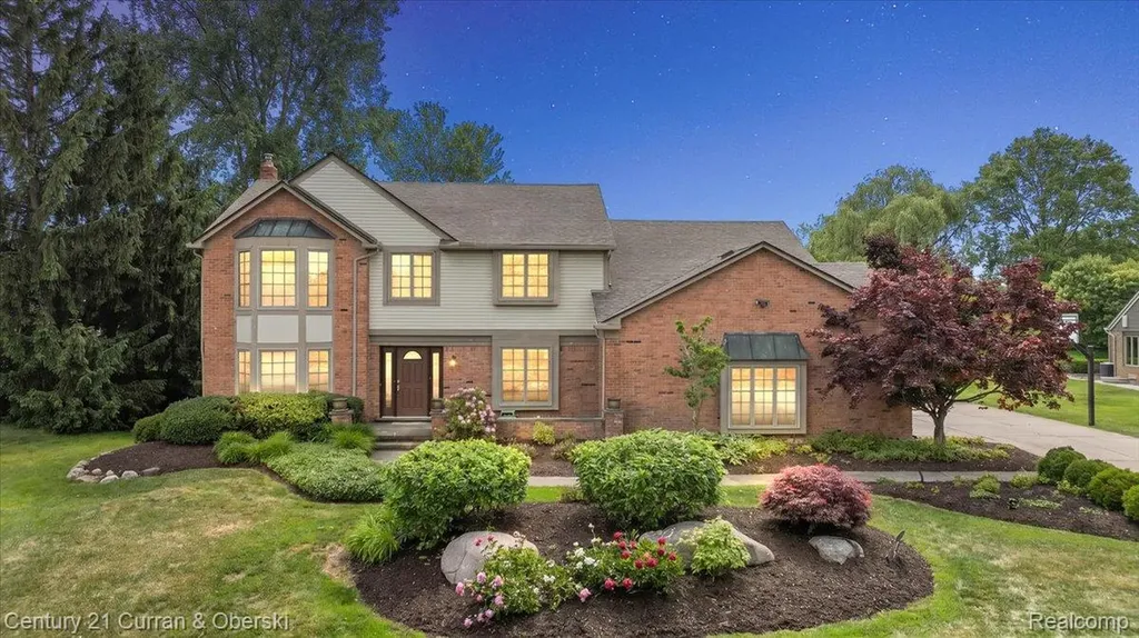 37125 Fox Glen Farmington Hills City MI 48331
