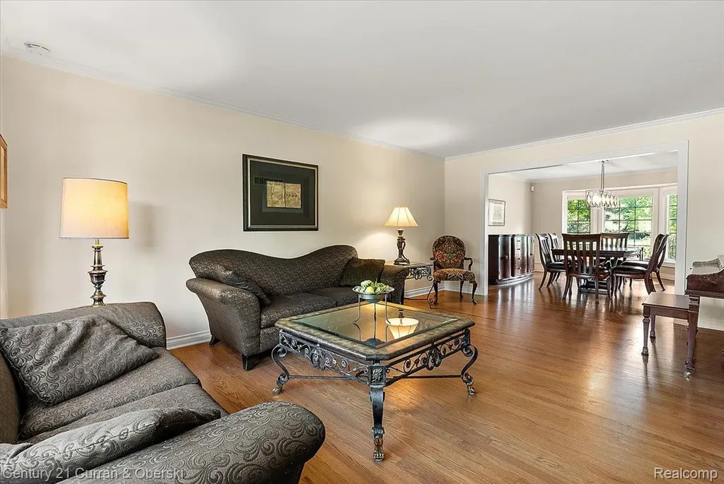 37125 Fox Glen Farmington Hills City MI 48331
