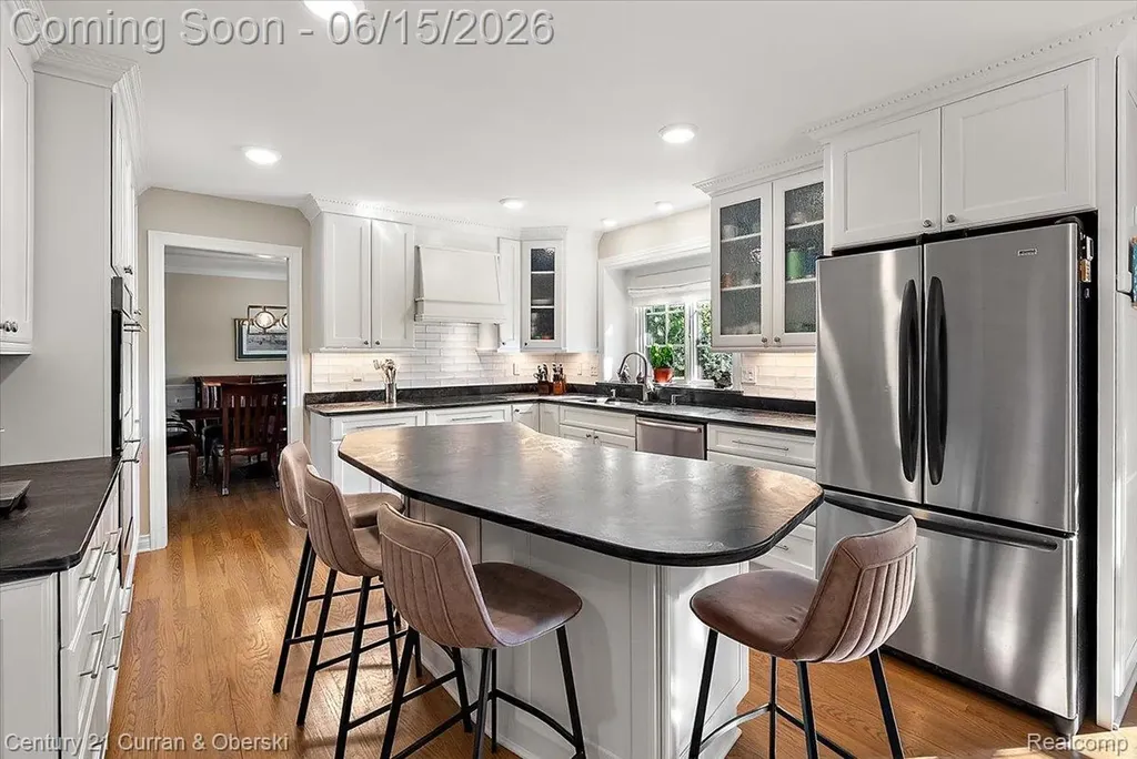 37125 Fox Glen Farmington Hills City MI 48331