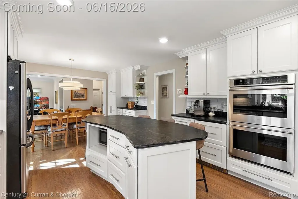 37125 Fox Glen Farmington Hills City MI 48331