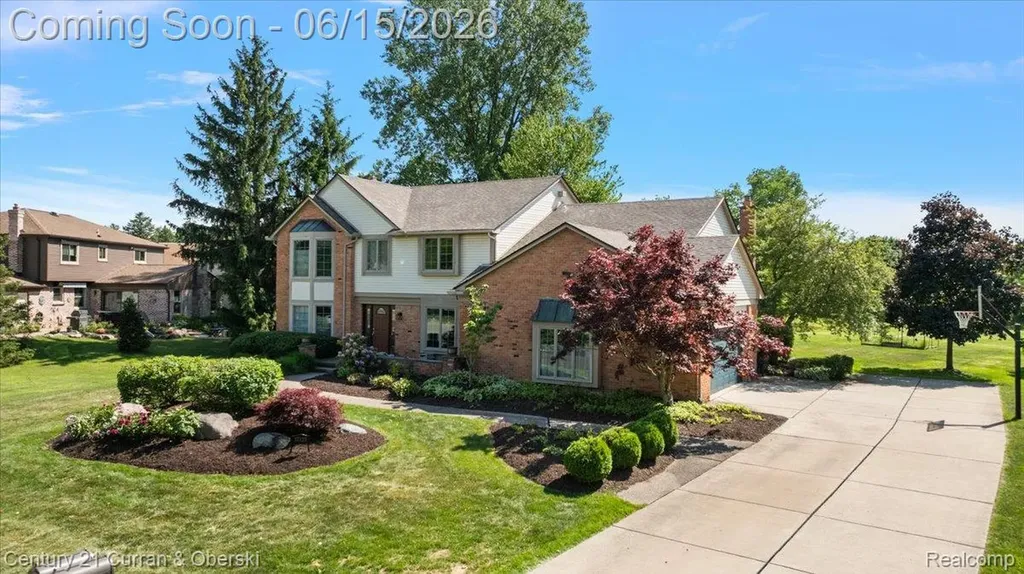 37125 Fox Glen Farmington Hills City MI 48331