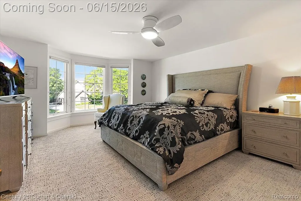 37125 Fox Glen Farmington Hills City MI 48331