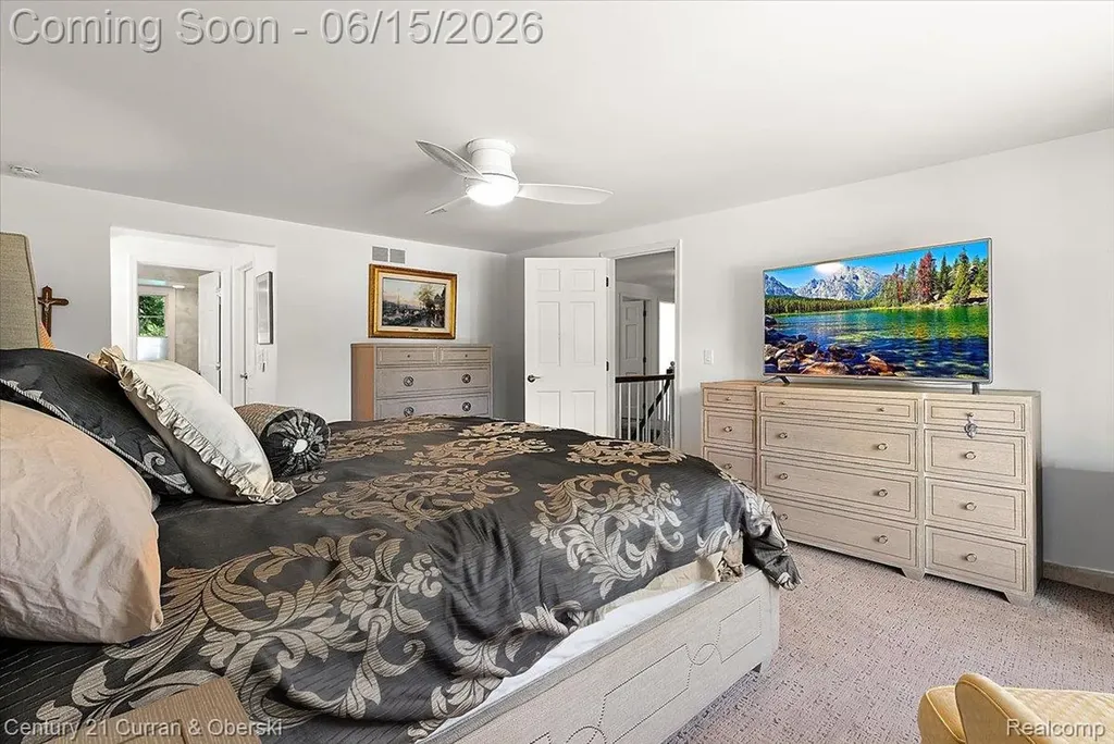 37125 Fox Glen Farmington Hills City MI 48331