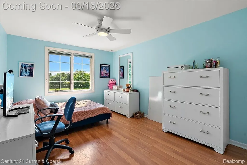 37125 Fox Glen Farmington Hills City MI 48331