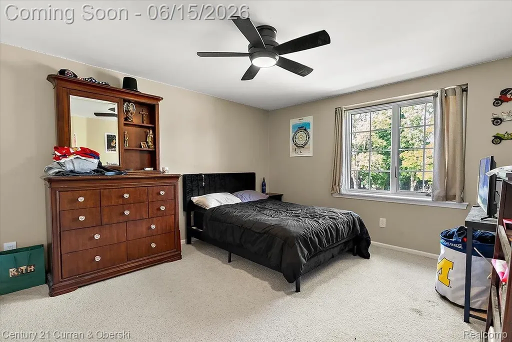 37125 Fox Glen Farmington Hills City MI 48331