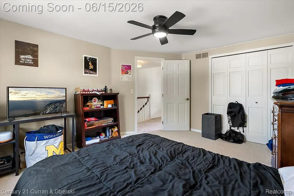 37125 Fox Glen Farmington Hills City MI 48331